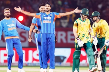 India lead T20 Series by 2-1 with South Africa India lead T20 Series by 2-1 with South Africa