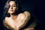 Vidya Balan, Vidya Balan super hot, vidya balan turns ultra sensuous, Cleavage