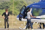 Anand L Rai, Shah Rukh Khan new film, srk hires a chopper to reach the sets of zero, Abhay deol